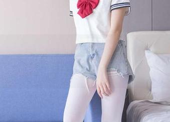 袜啵啵 – 小甜豆的匡威板鞋写真，分享出奇的惹人爱！