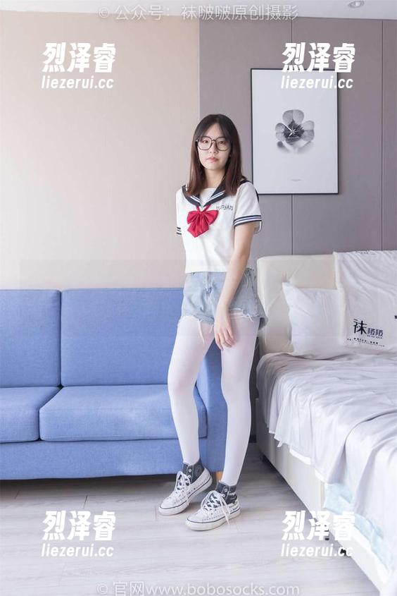 袜啵啵 - 小甜豆的匡威板鞋写真，分享出奇的惹人爱！