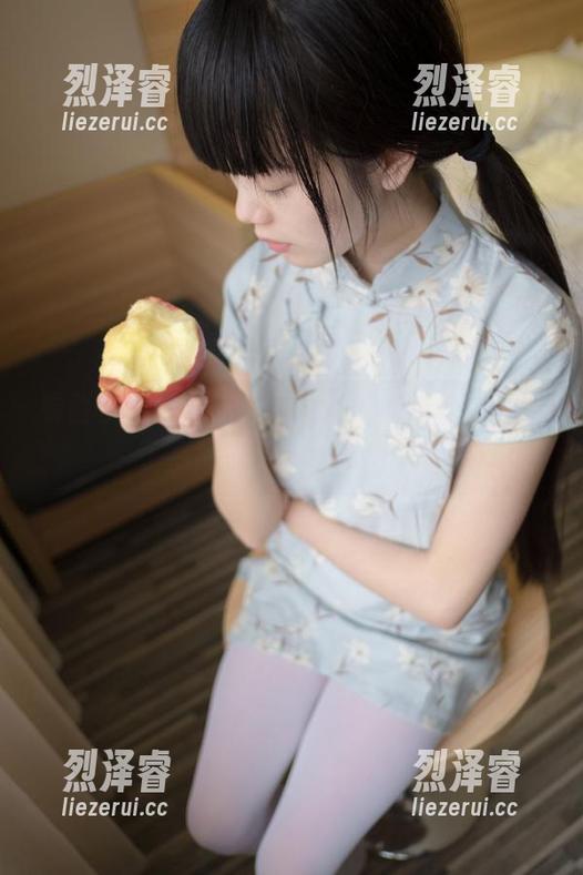 看西尔酱的网袜合集，居然让我对生活多了点期待，太神奇了吧？