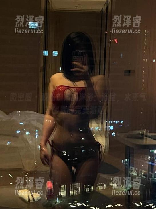 微密圈 - 观看詹詹的淋浴：浴室，水蒸气与幽默的完美邂逅！