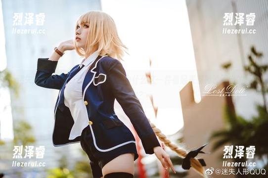 迷失人形QUQ的毛衣写真集：为什么这一件看起来有种说不出的吸引力？