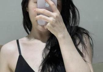 微密圈 – 白衬衫与铁锤姐姐：高清图册里猫步走，真香！