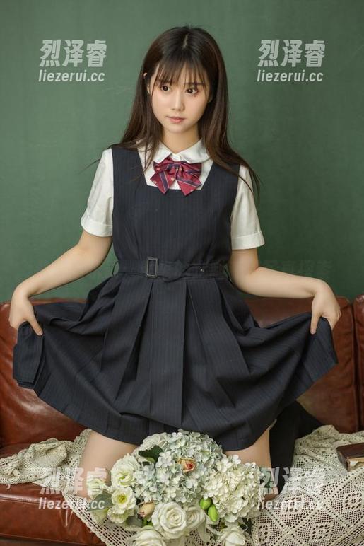 私奔启示录：镜酱的定制和服写真探索