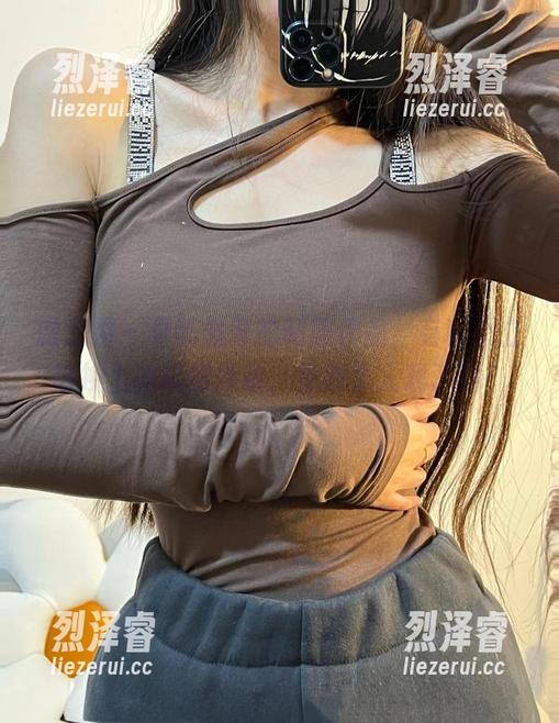 微密圈 - 看陈佩奇的制服作品，有种想立刻换上试试的冲动，是我太入戏了吗？