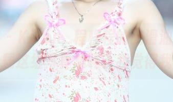 青豆客 – Kiren_程程程的光滑油亮，你敢下载这组写真集吗？我觉得我不敢