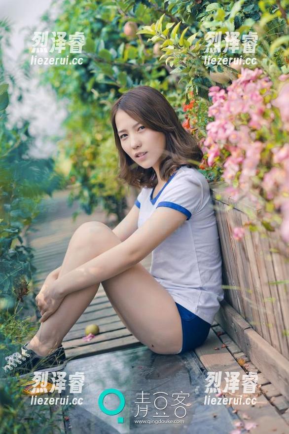 青豆客-佟蔓 青豆客 - 你知道佟蔓的皮衣在网盘里吗?忍不住想下手了!