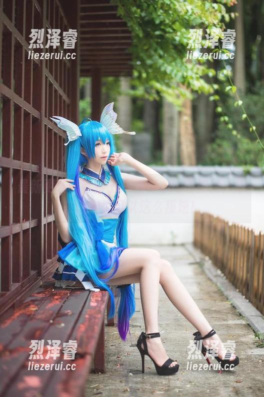 最新更新！青青子Js清纯cos说服我：原来清纯也可以这么叛逆！