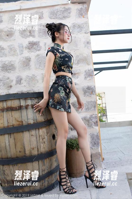 魅妍社-小乔Joyi 魅妍社 - 这就是小乔Joyi黑丝的魅力,看到原图就停不下来,下载更是必备!