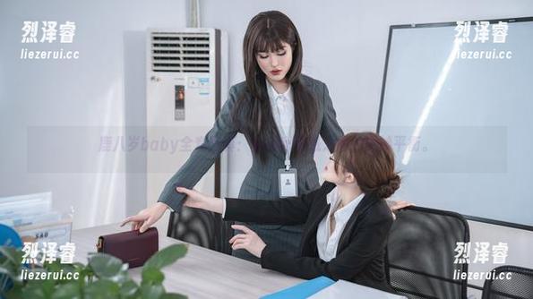 鹿八岁baby全套写真：秘密和诱惑之间的微妙平衡。